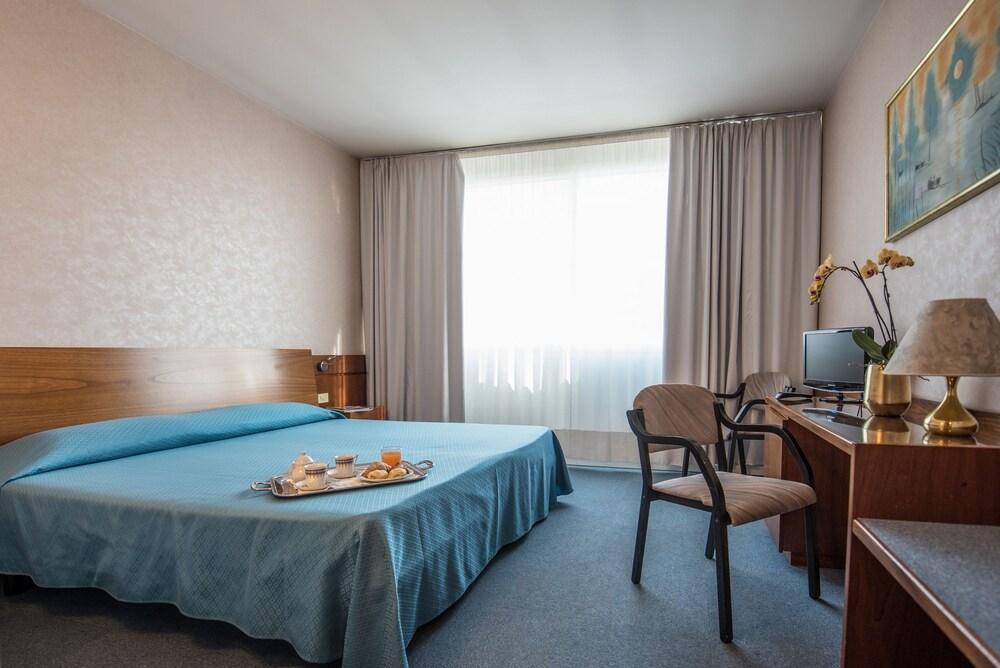 Hotel Krystal Bussolengo Eksteriør bilde