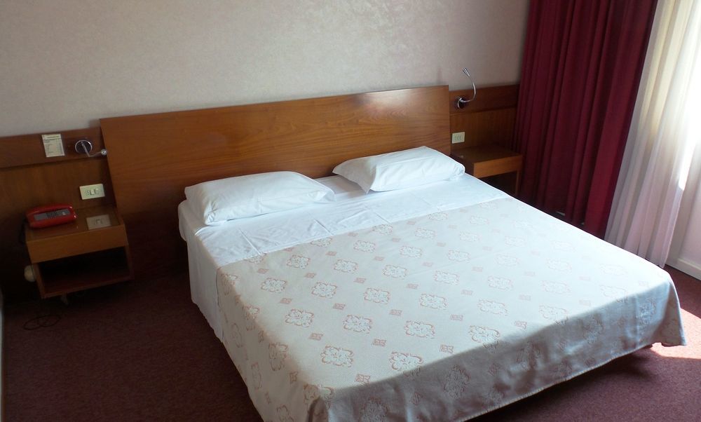 Hotel Krystal Bussolengo Eksteriør bilde