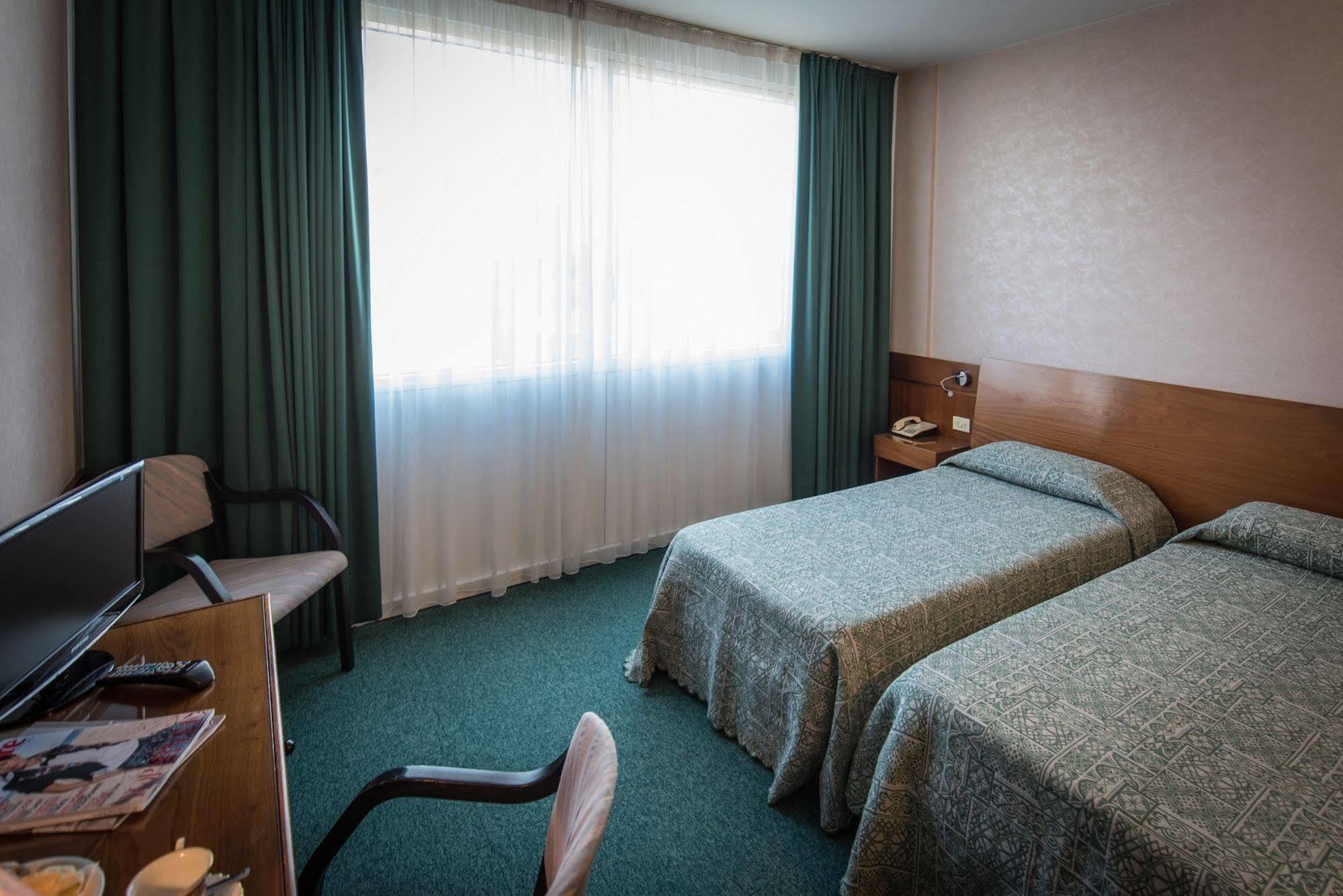 Hotel Krystal Bussolengo Eksteriør bilde